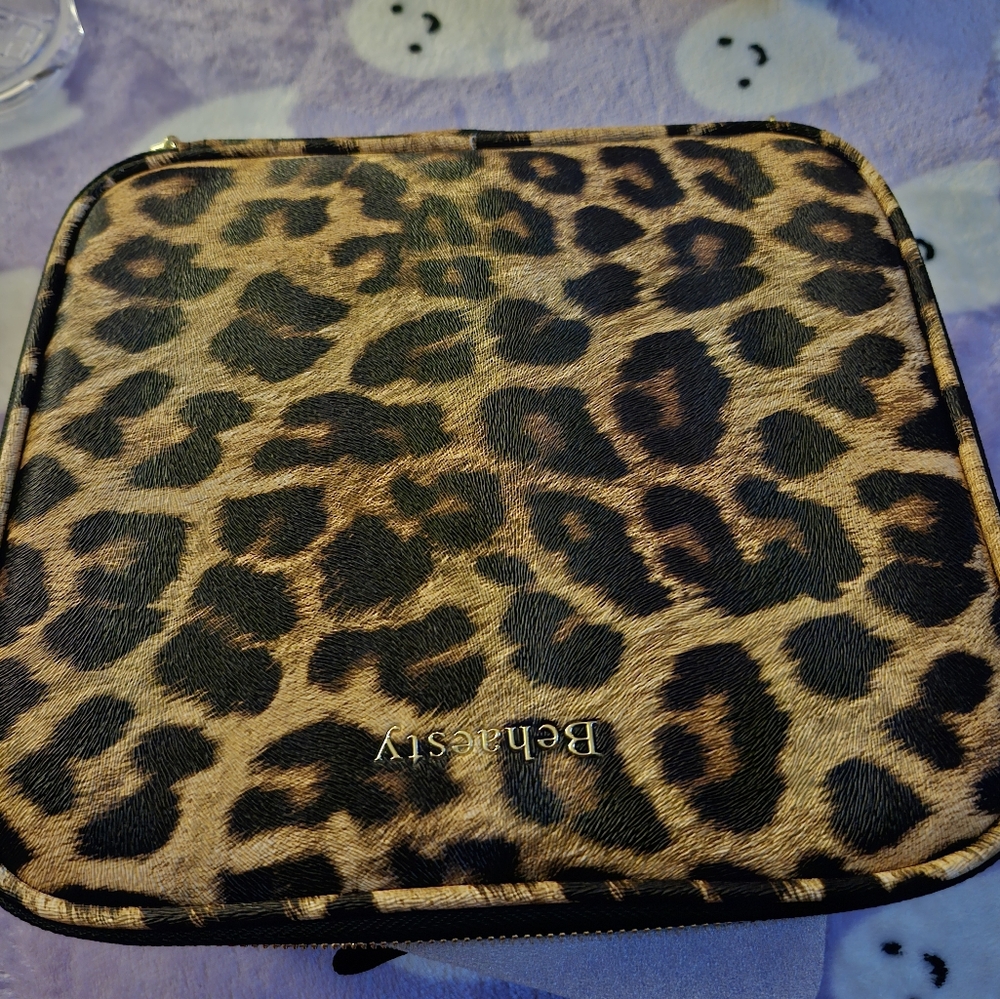 Make up bag brand new with lights